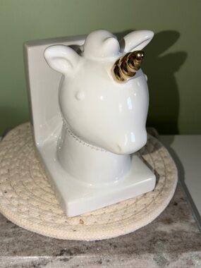 Kohl's White Ceramic Unicorn Jewelry Holder with Gold Horn